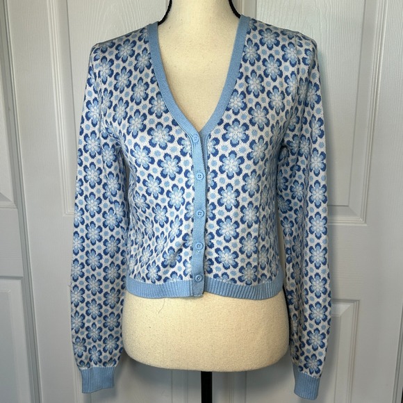 Hollister California Sweaters - NWT Hollister Blue Floral Print V Neck‎ Button Front Cardigan Sweater Medium